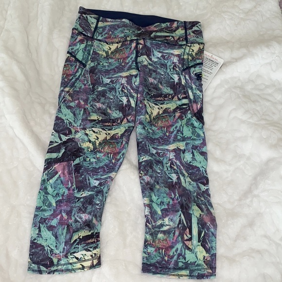 Lululemon Cropped Leggings Size 4 NEW WITH TAGS - Picture 2 of 2